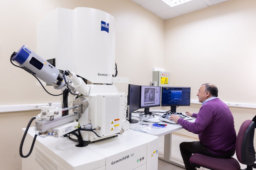 Nuevo-equipo-de-microscopía-CESMI-15-1024×683